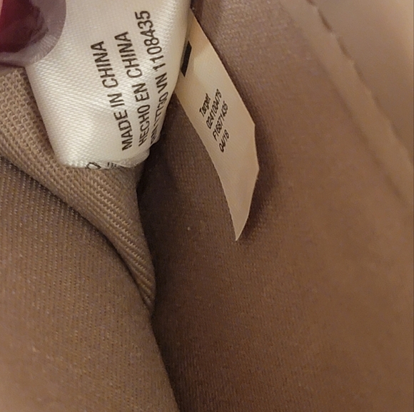 Universal Thread Trifold Wallet - Picture 5 of 10